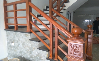 Cầu thang gỗ tại Thái Bình